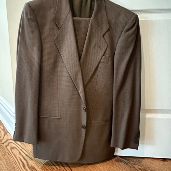 Giorgio Armani suits. Made in Italy. Fine Italian wool. 6 colors and styles. - Picture 7 of 16
